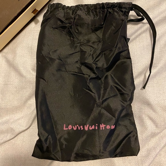 Fashion scarf black rose floral Louis Vuitton - Picture 6 of 6